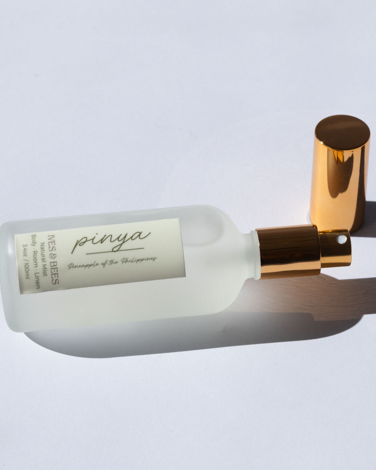 Handmade Natural Mist labeled 'pinya' on a light gray background